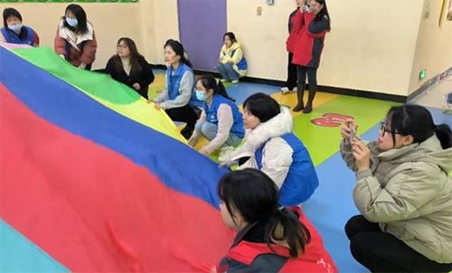 商学院开展“爱不孤独，益起童行”志愿活动