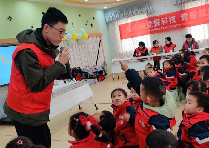 童心向党探科技，青春筑梦塑未来