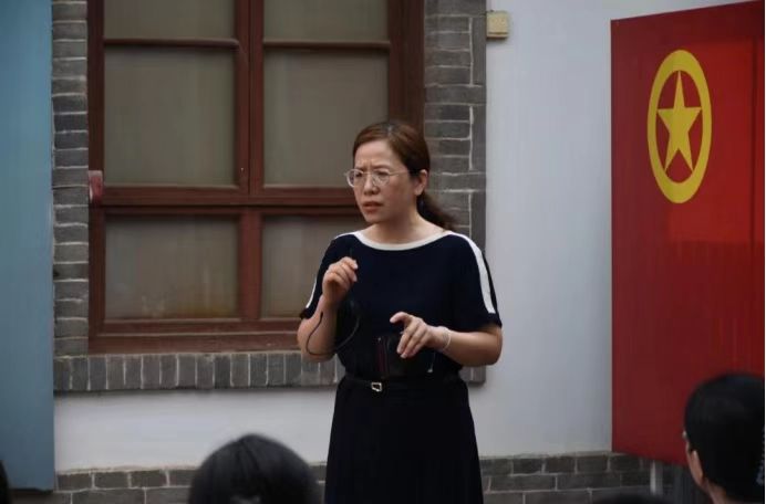 青年学子延安行，红色精神代代传
