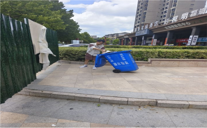 奥林清华小区来了志愿服务的大学生