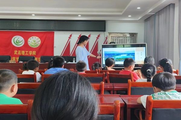 武昌理工学院“青春筑梦”通城志愿服务队开展——文明旅游新风尚特色课程