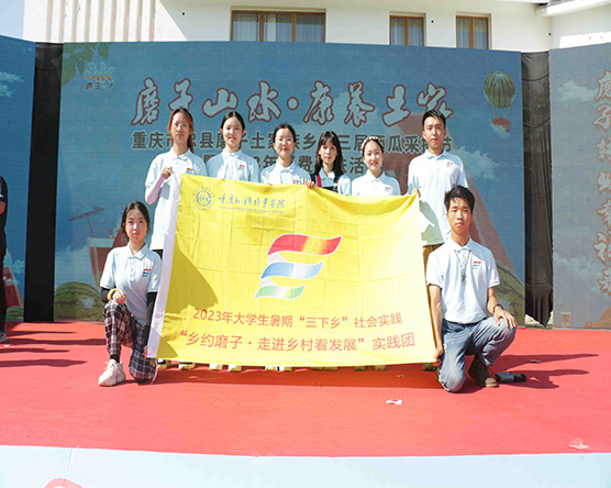 重外学子三下乡：西瓜基地看丰收，磨子经济滚滚来