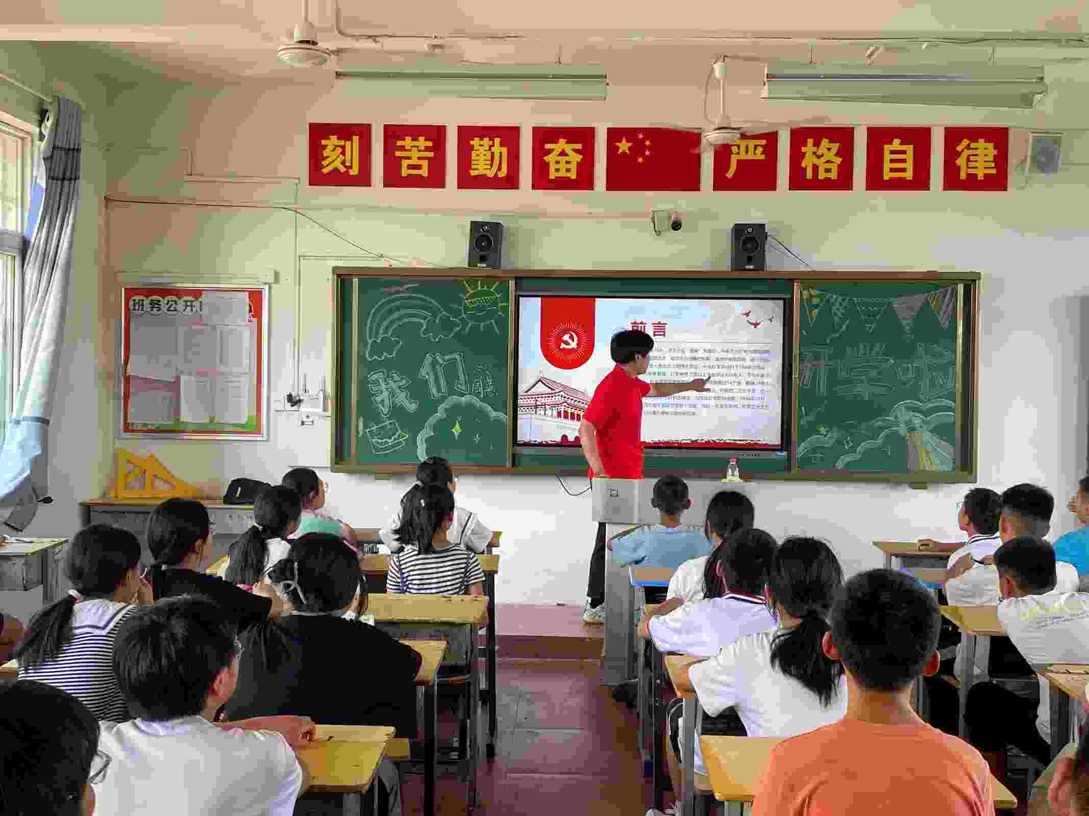 品读天下万卷，梦圆精彩人生