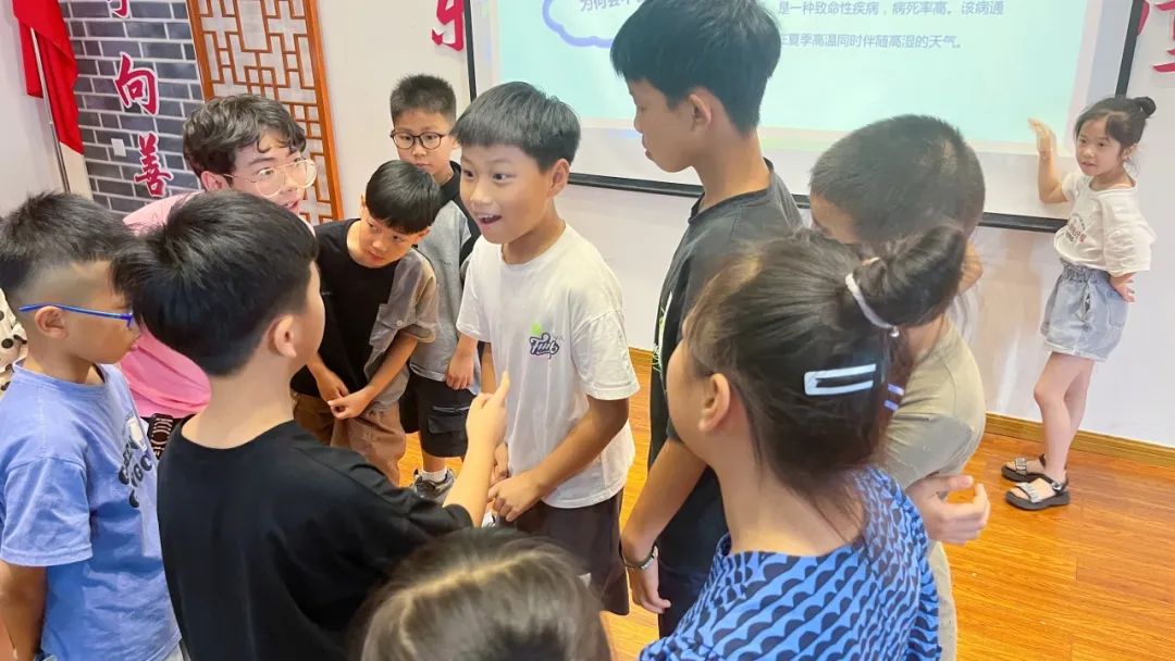 知识科普进课堂  科学种子埋心间