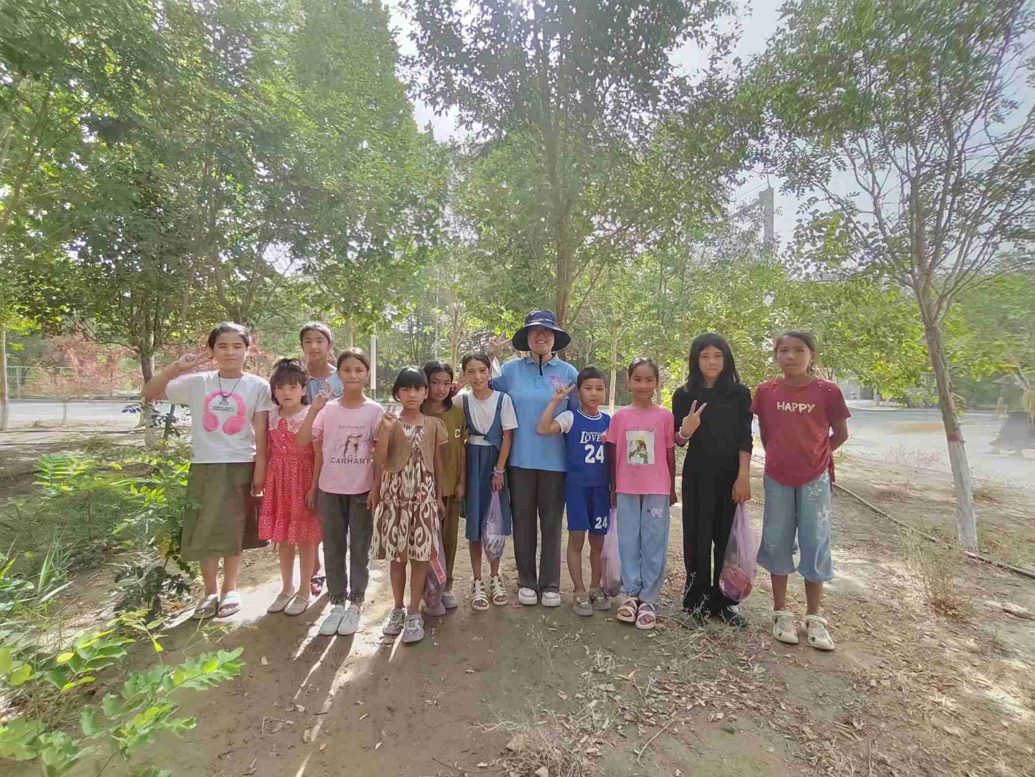 石榴花开，熠路相伴